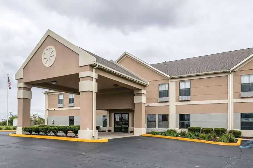 Relax Inn & Suites - Image 1
