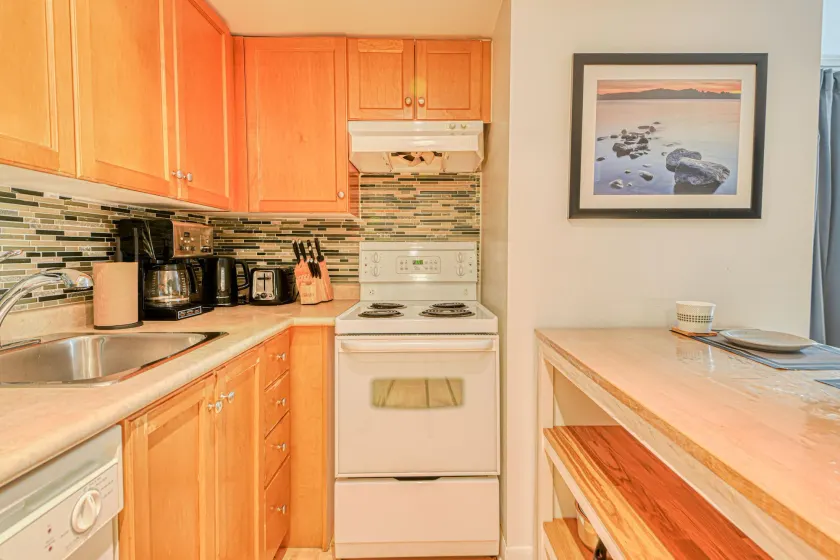 StayToronto - The Pantages Suites - Private kitchen