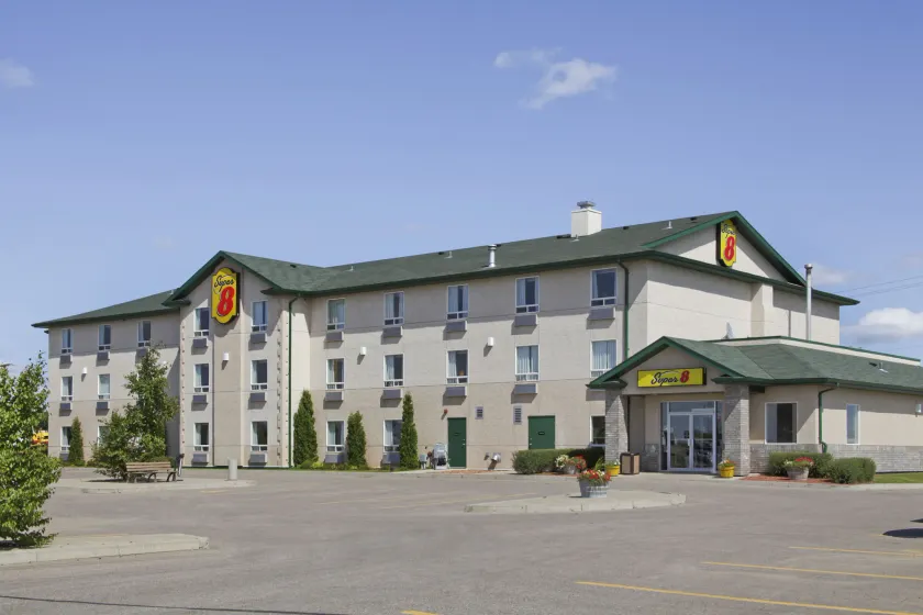 Super 8 by Wyndham Prince Albert - Image 1