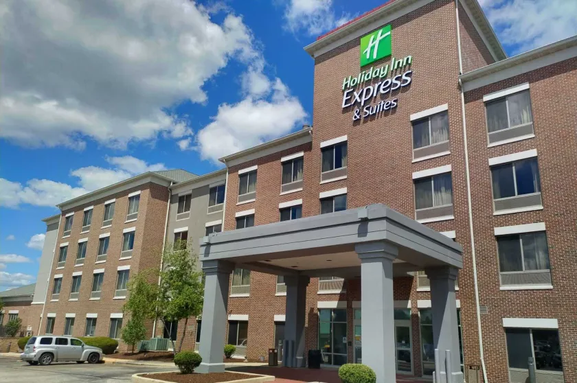 Holiday Inn Express & Suites Milwaukee NW - Park Place by IHG - Image 1