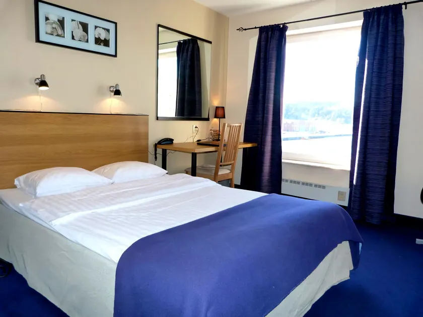 Hotel Riverside - Image 1