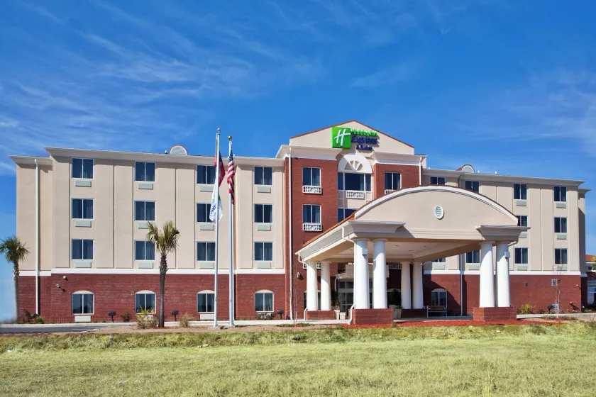 Holiday Inn Express & Suites Moultrie by IHG - Image 1