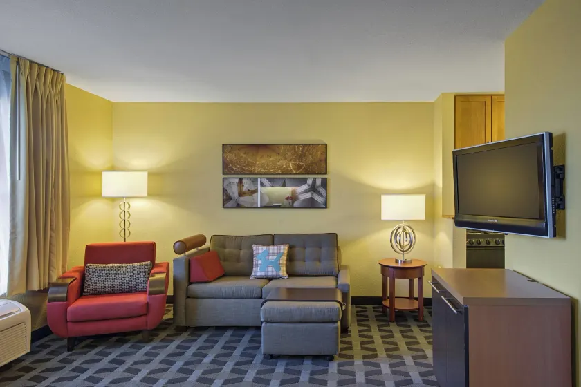 TownePlace Suites by Marriott Kansas City Overland Park - Image 1