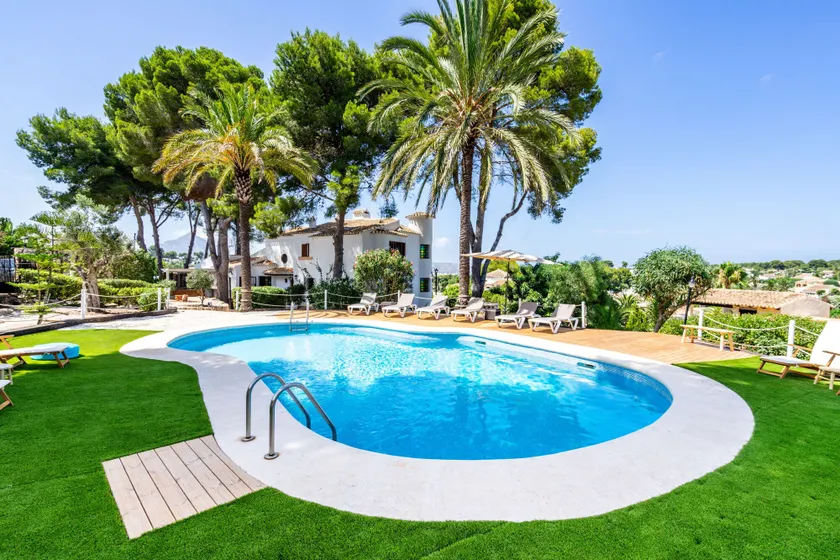 Amazing Villa With Views, Fantastic Bbq Dining Large Pool Area - Image 1