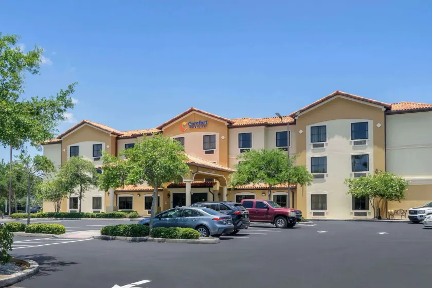Comfort Inn & Suites Northeast - Gateway - Image 1