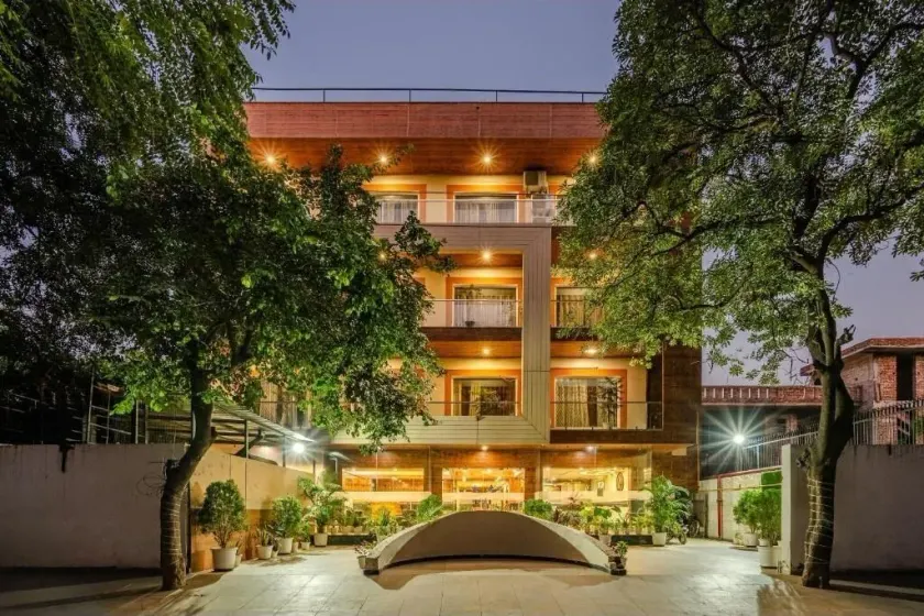 Royal Residence Near 32nd Milestone - Image 1