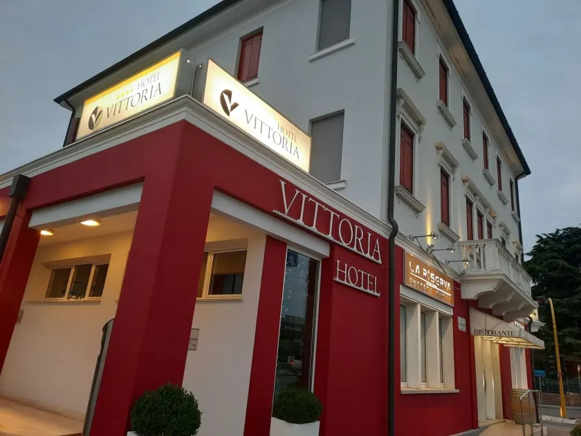 Hotel Vittoria - Image 1
