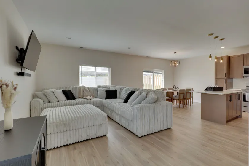 Professional Base in Williston! New-build Townhome - Image 1