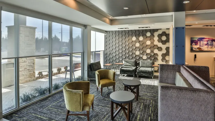 Holiday Inn Express & Suites - Nashville MetroCenter Downtown by IHG - Salottino della hall