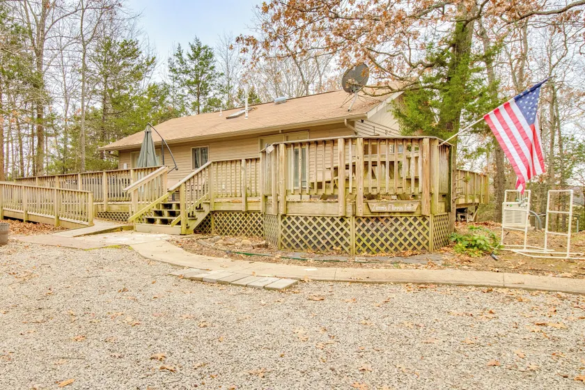 Serene Yellville Retreat w/ Hot Tub on 85 Acres - Image 1