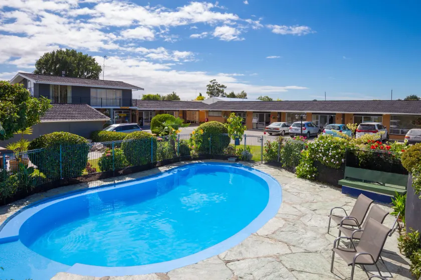 Middle Park Motel - Image 1