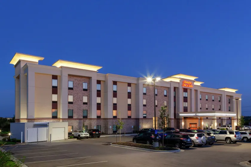Hampton Inn & Suites Overland Park South - Image 1