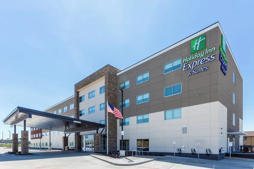 Holiday Inn Express & Suites - Springfield North by IHG - Image 1