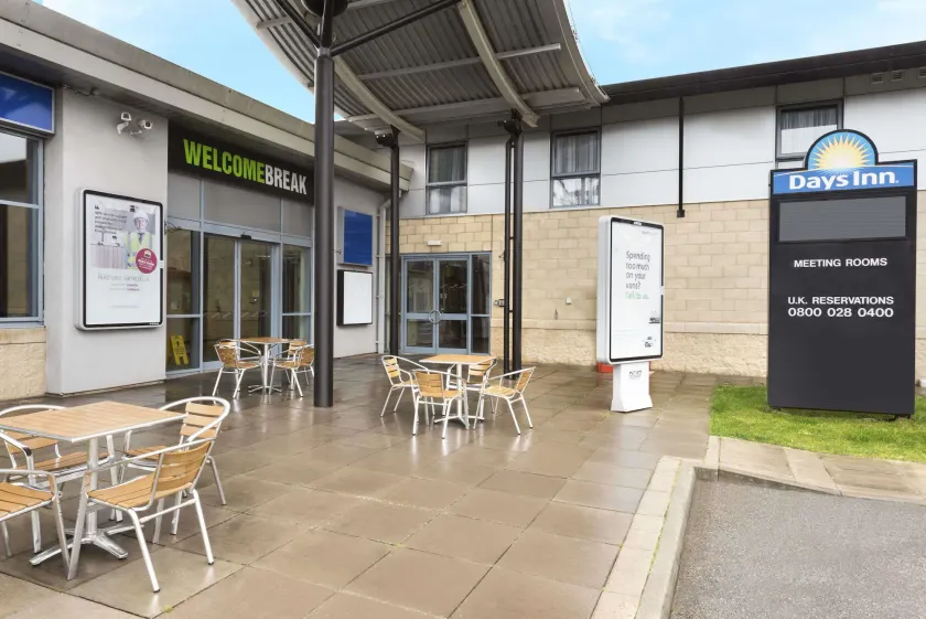 Days Inn by Wyndham Donington - Image 1