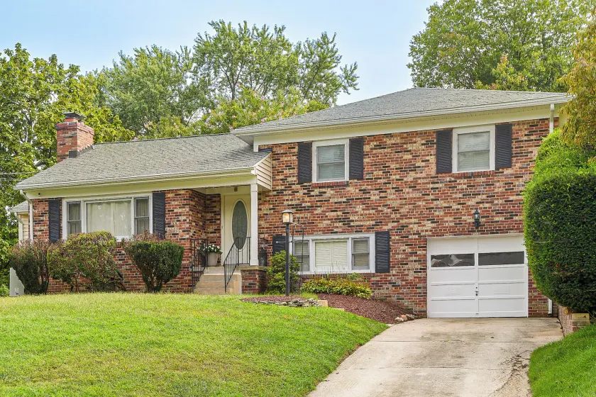 Large Deck & Yard w/ a View! Family Home Near DC - Image 1