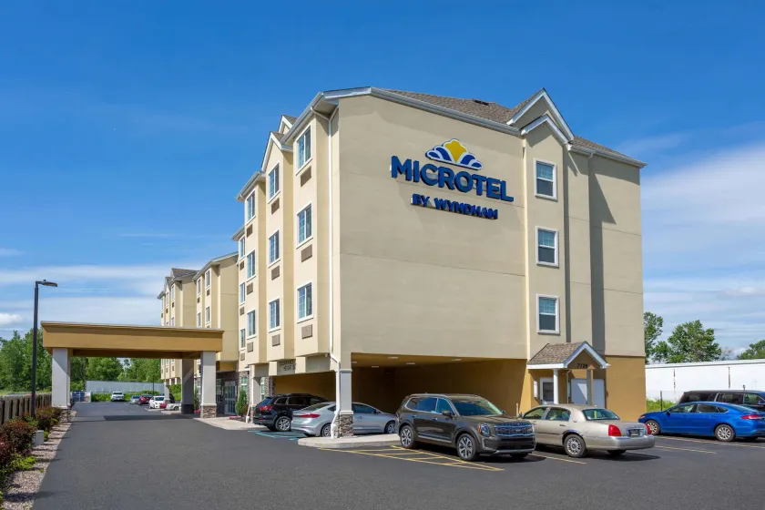 Microtel Inn & Suites by Wyndham Niagara Falls - Image 1