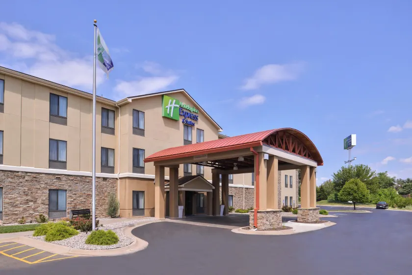 Holiday Inn Express & Suites Topeka West I-70 Wanamaker by IHG - Image 1