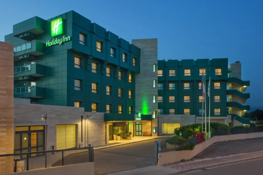 Holiday Inn - Image 1