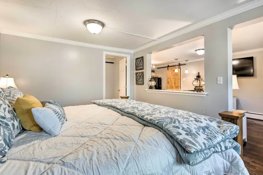 11 Mi to Denver Zoo: Lakewood Studio w/ Fire Pit! - Interior