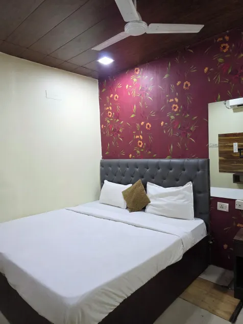 Hotel Great Times - Image 1