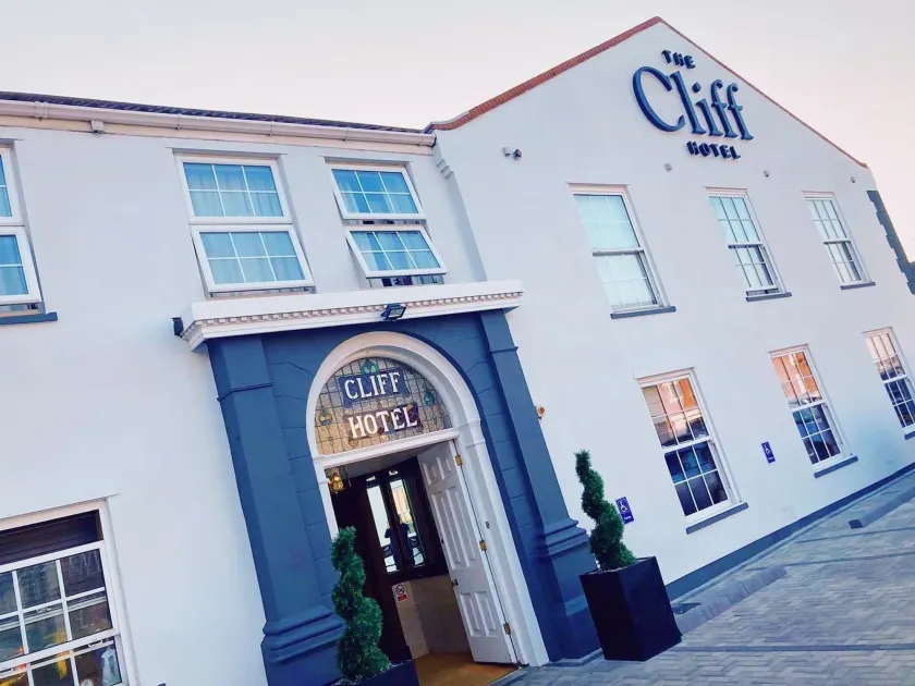 Cliff Hotel - Image 1