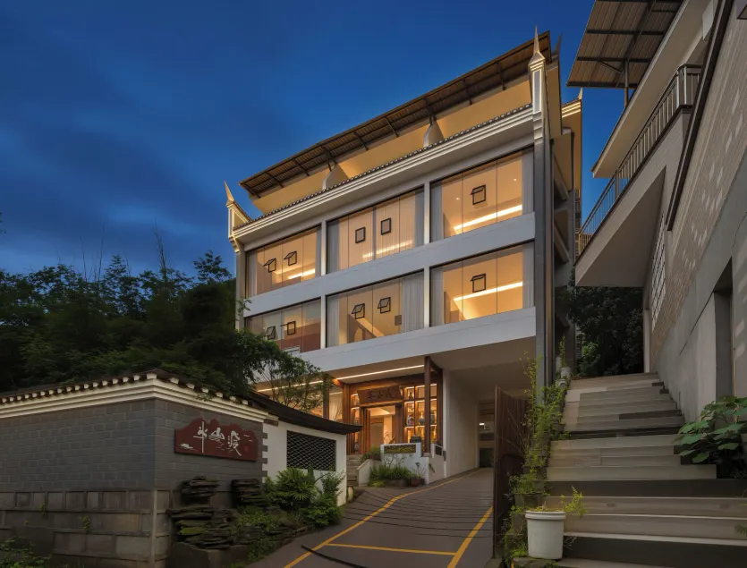 Yuechuang Banshandu Homestay (Hongqiao Tuojiang Store, Fenghuang Ancient Town) - Image 1
