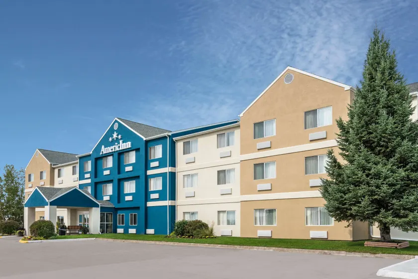 AmericInn by Wyndham Duluth - Image 1