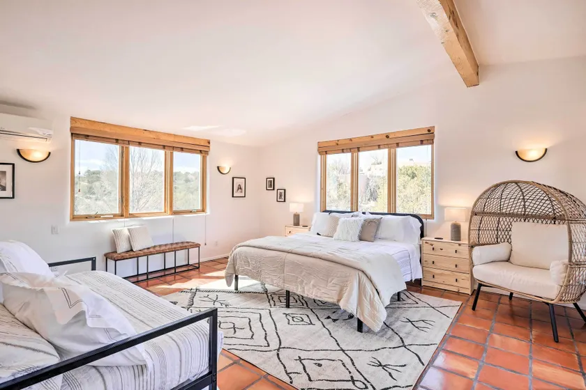 ‘Casa al Reves’ Pueblo-Style House with Views! - Interior
