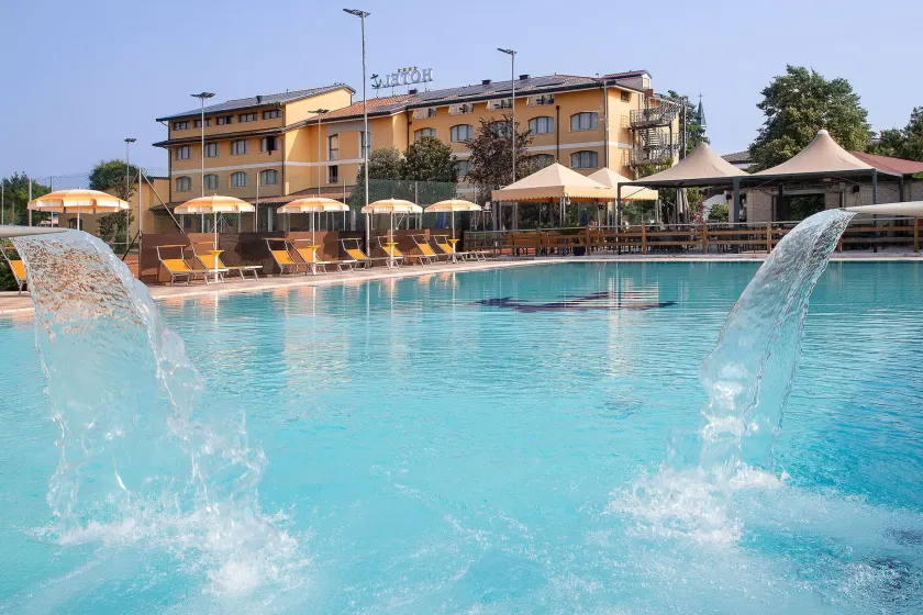 Ancora Sport Resort Hotel - Image 1