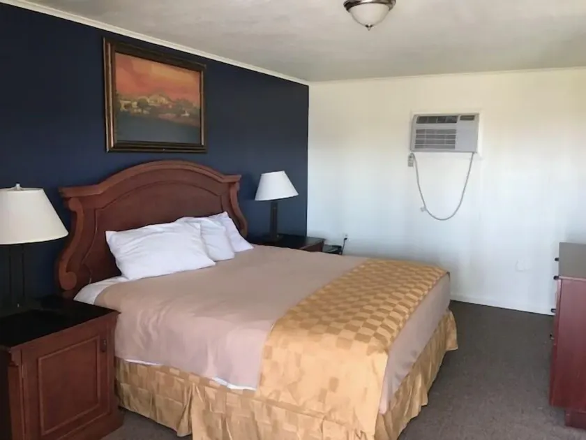 Sunset Inn - Image 1