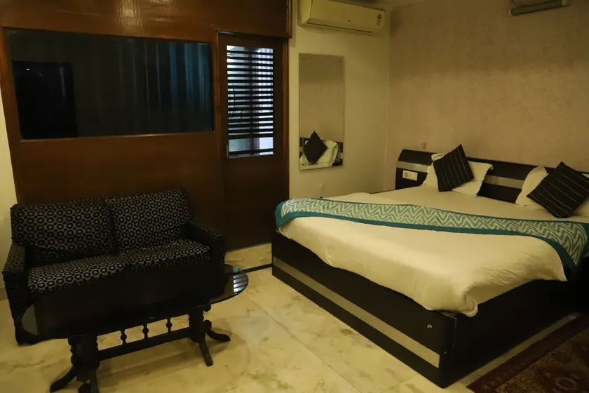 Airport Hotel Golden Jindal - Image 1