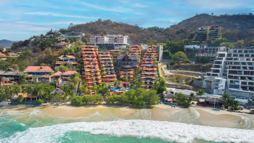 Hilton Grand Vacations Club Zihuatanejo - Image 1