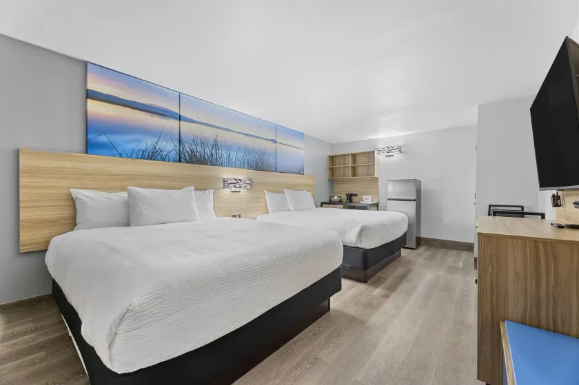 Days Inn & Suites by Wyndham Texas City-Galveston Area - Image 1