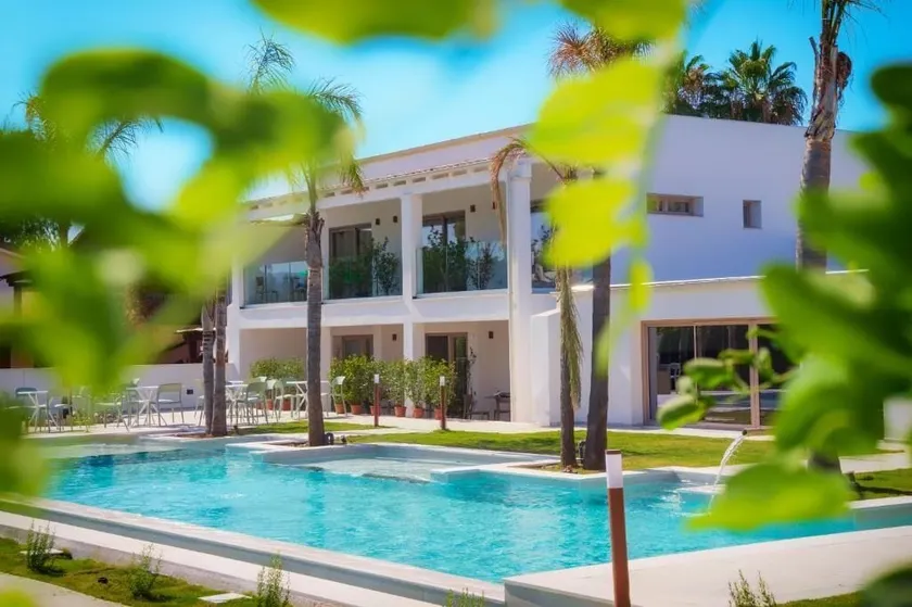 Palm Beach Resort - Image 1