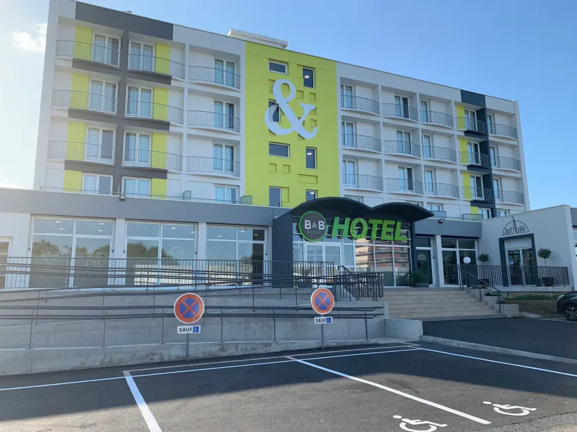 B&B HOTEL Chaumont - Image 1