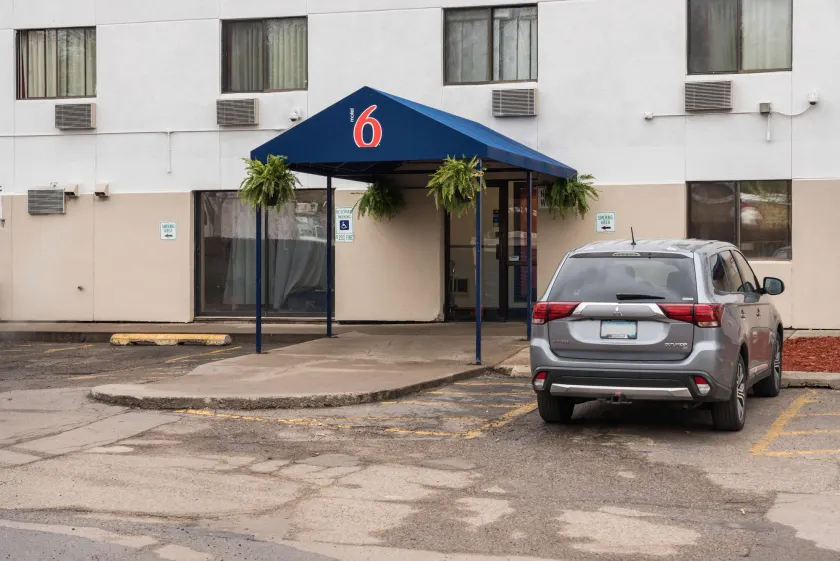 Motel 6-Saint Paul, MN - I-94 - Image 1