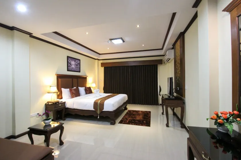 i Boutique Hotel - Image 1