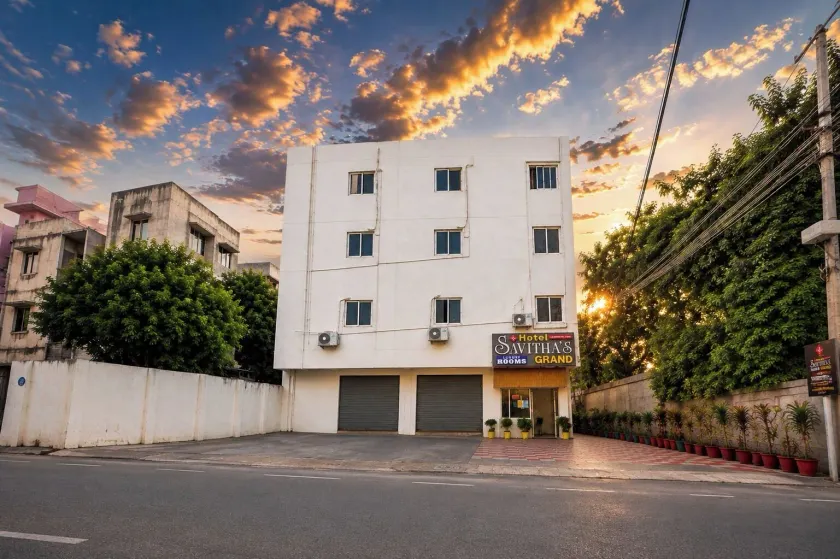 Hotel Savithas Grand - Image 1