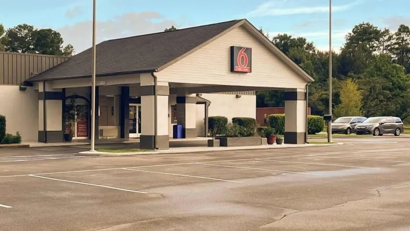Studio 6 Bay Minette, Al - Image 1