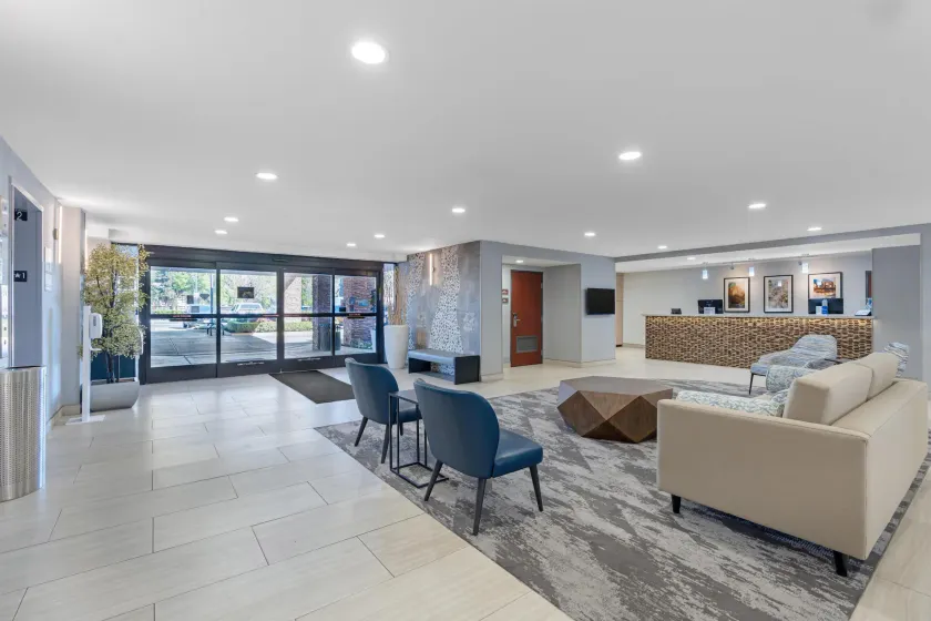 Best Western Plus Fresno Airport Hotel - Image 1