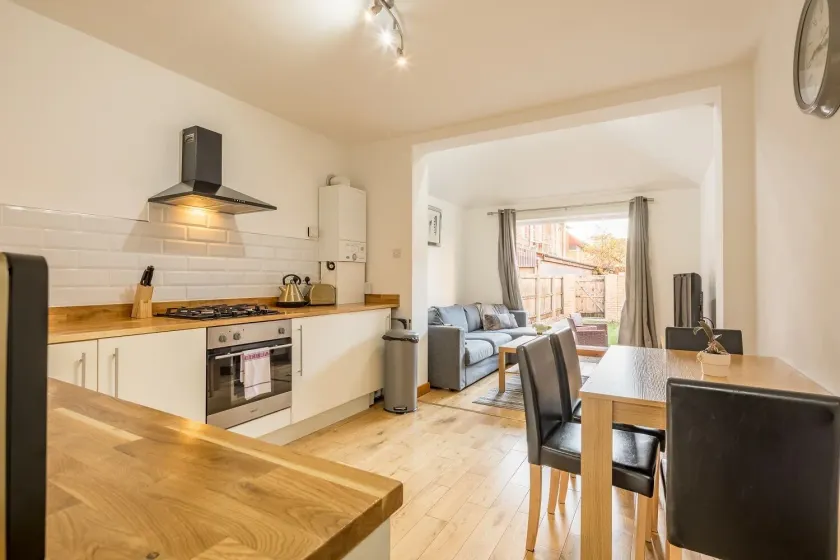 Hills Road Flat - Image 1
