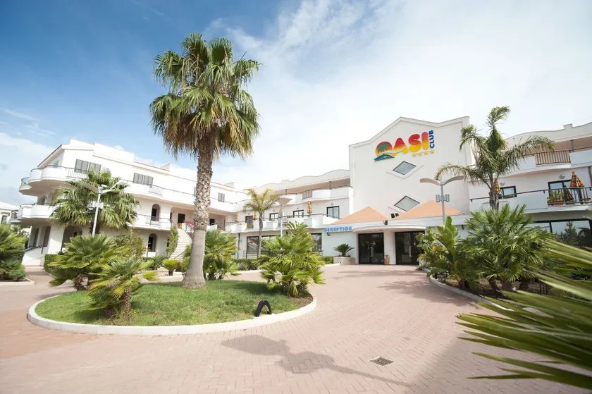 Oasiclub Hotel - Image 1