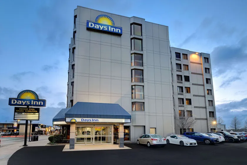 Days Inn by Wyndham Niagara Falls Near The Falls - Image 1