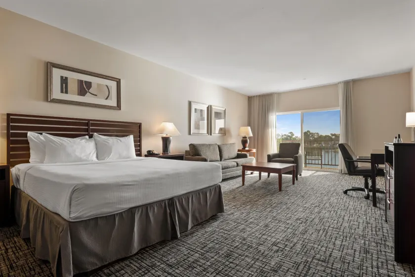 Best Western Plus Bayside Hotel - Image 1