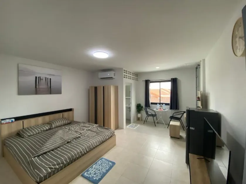 84 Bar & Guest House - Image 1