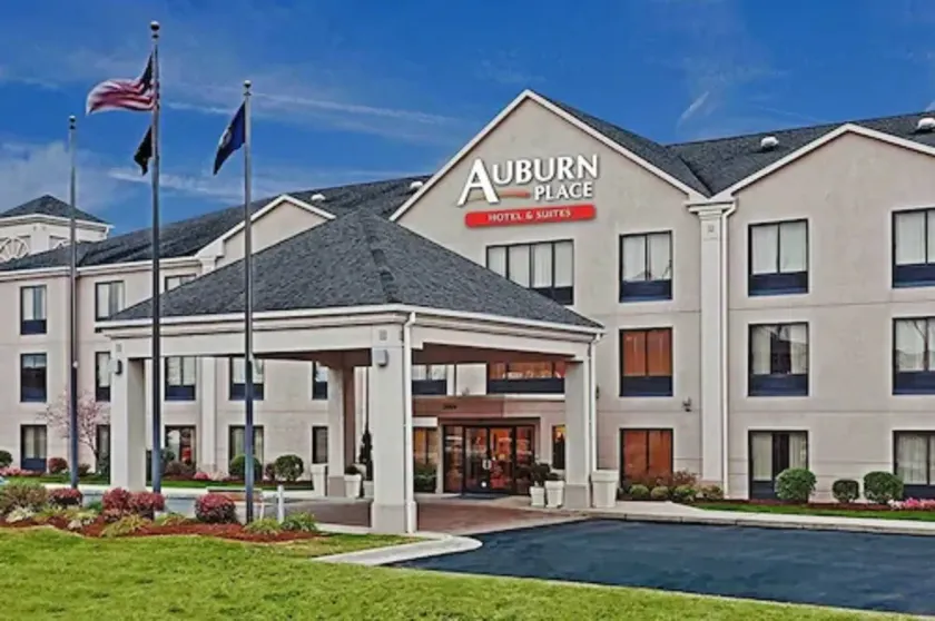 Auburn Place Hotel & Suites Paducah - Image 1