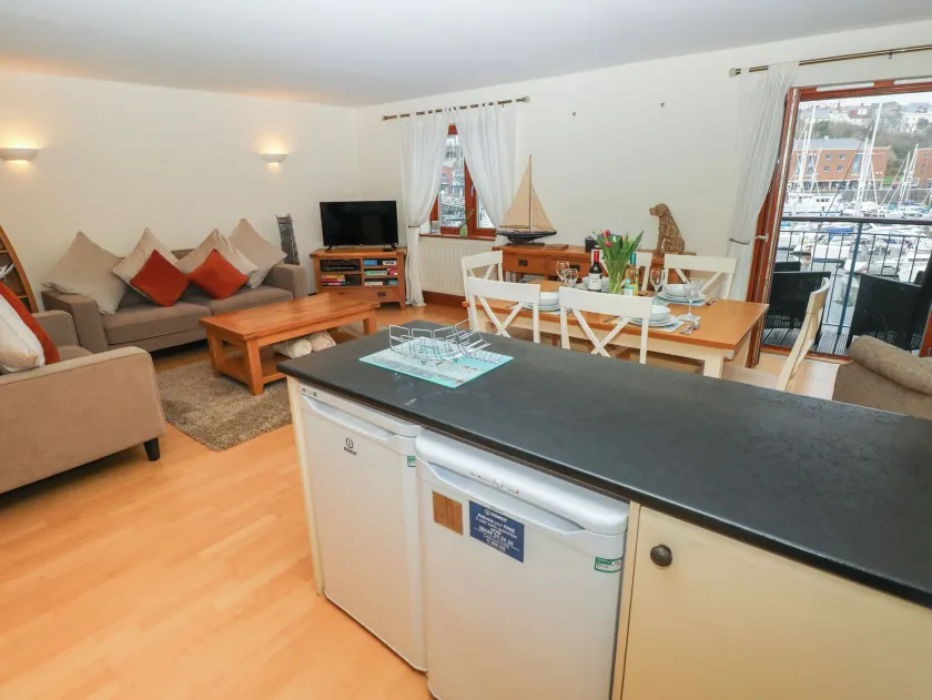 14 Neptune House - Image 1