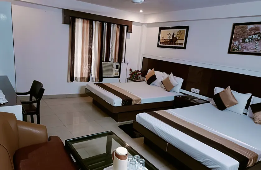 Hotel Su Shree Continental Dx Near New Delhi Railway Station - Image 1