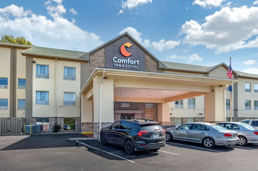 Comfort Inn & Suites Cincinnati Uptown Clifton - Image 1
