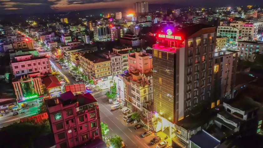 Dragon Phoenix Hotel - Image 1